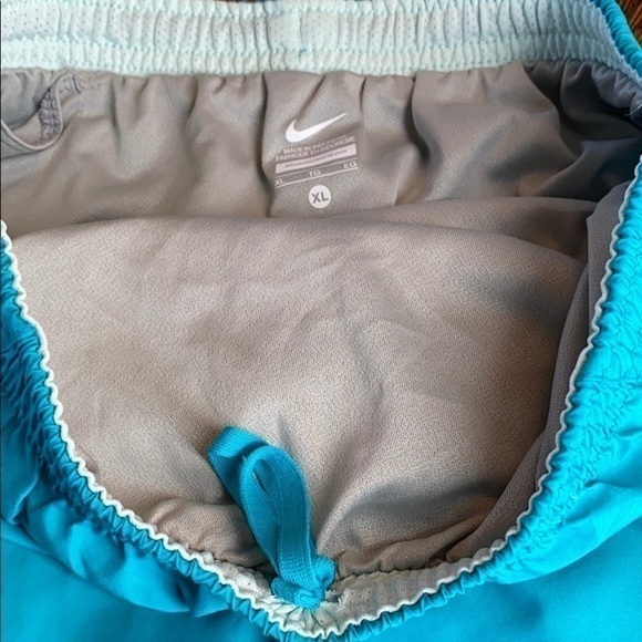 YOUTH Nike Dri-fit running shorts - Picture 2 of 2